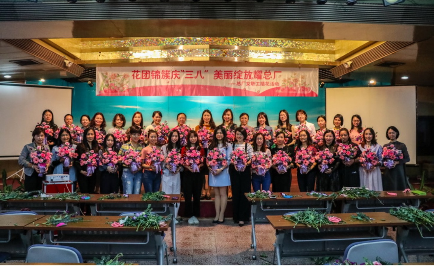 花团锦簇庆“三八” 美丽绽放耀总厂  ——KY开元游戏集团总厂插花活动