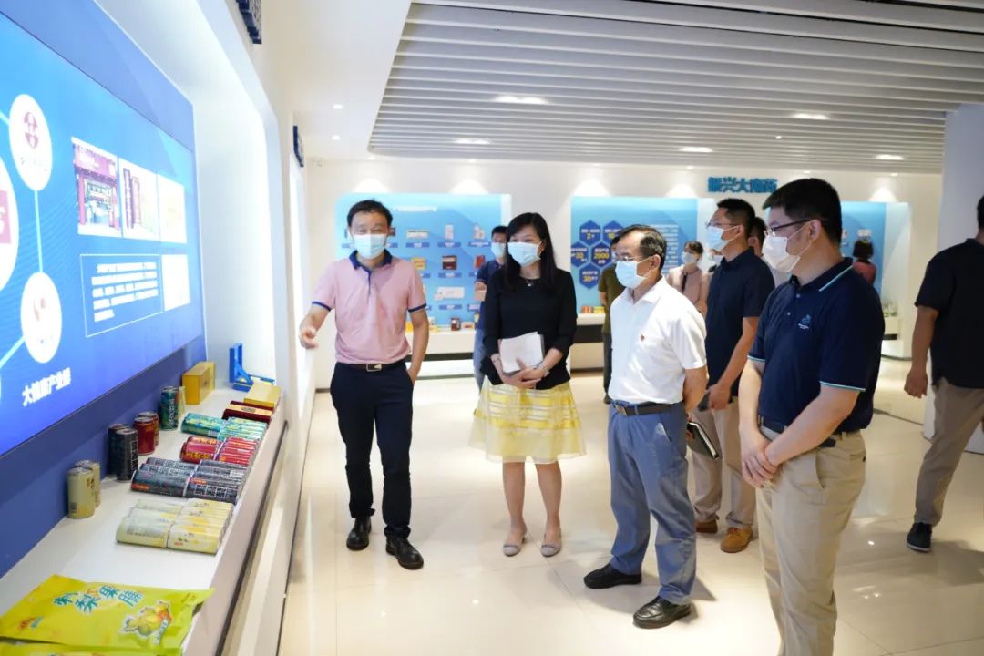 白云区科工商信局领导一行到广药集团KY开元游戏集团总厂调研