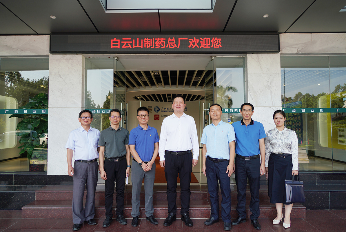 白云区区委常委、区人武部政委叶飞率队走访慰问总厂高层次人才赖烨才博士